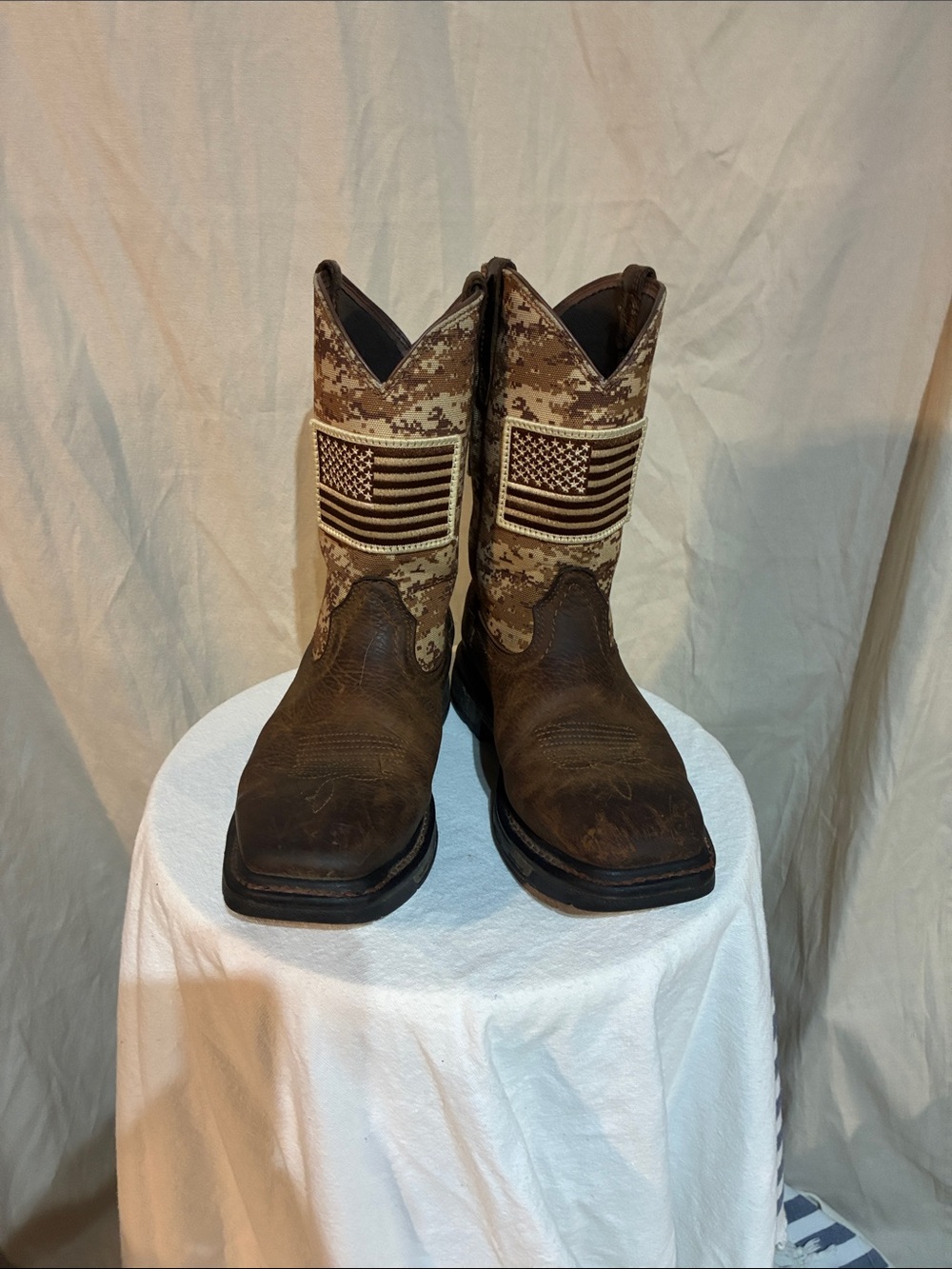 ARIAT WORK BOOTS EH, DIGITAL CAMO FLAG PATHCH FRONT AND BACK size 9D